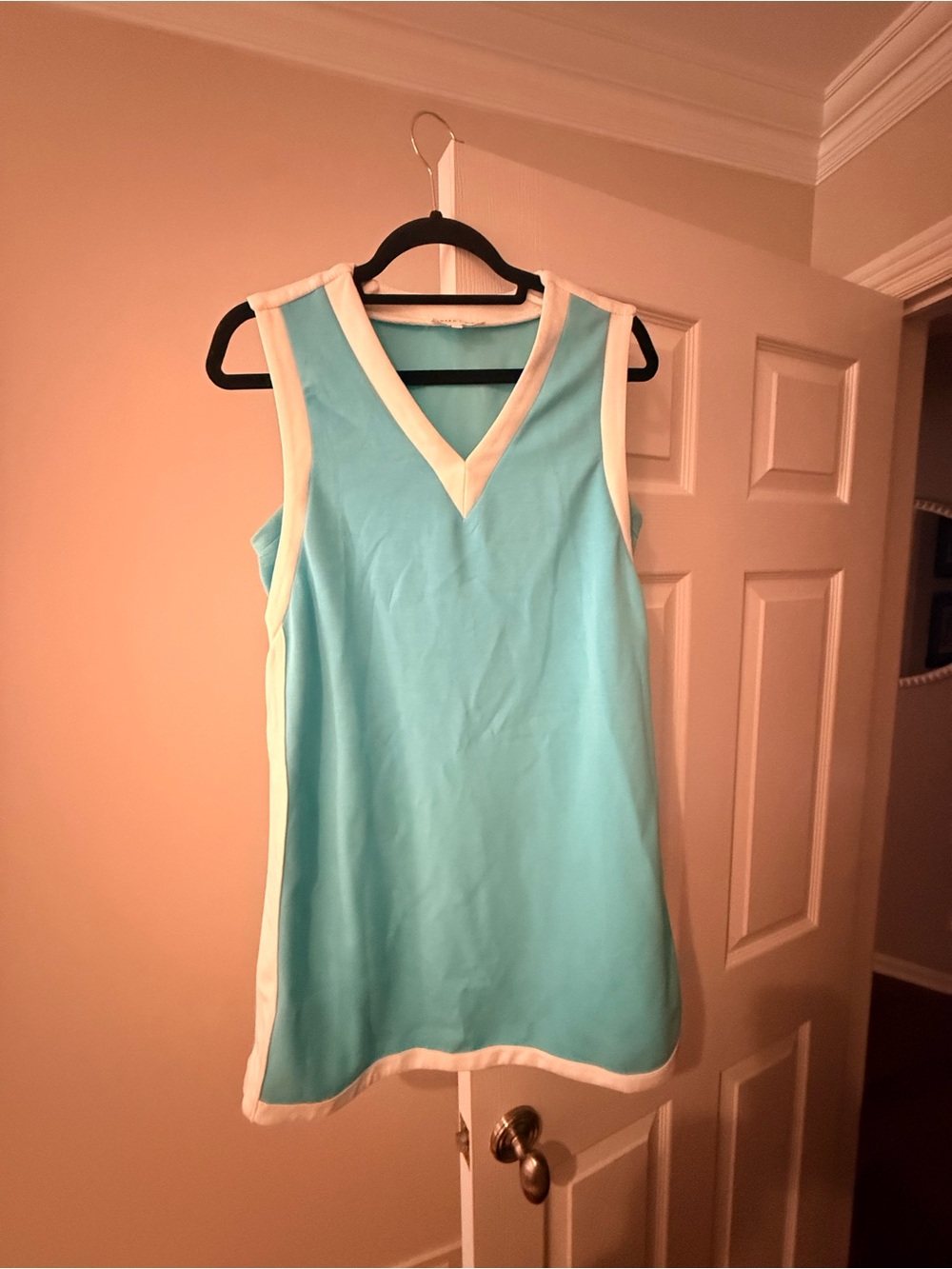 entro Aqua Tank with White Trim